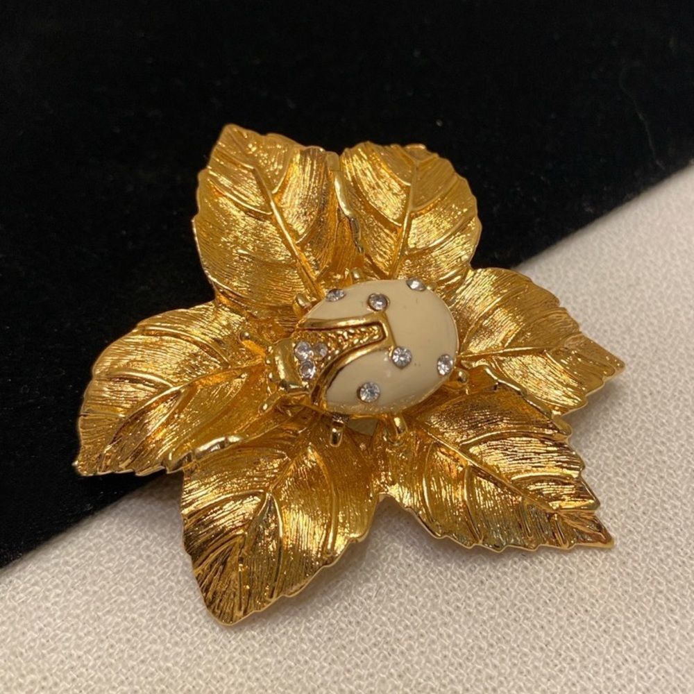 Vintage St. John Gold Brooch With Enamel Ladybug - Picture 8 of 11